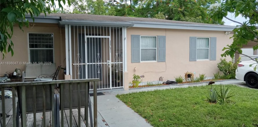 Villa ou maison à Miami Gardens, Floride 3 chambres, 116.87 m2 № 1823703
