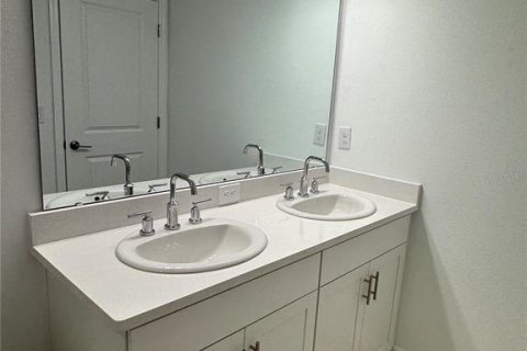 Townhouse in Sarasota, Florida 3 bedrooms, 127.55 sq.m. № 1918900 - photo 22