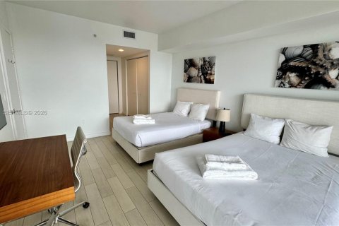 Condo in Hallandale Beach, Florida, 2 bedrooms  № 2041643 - photo 17