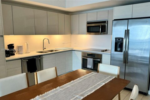 Condo in Hallandale Beach, Florida, 2 bedrooms  № 2041643 - photo 7