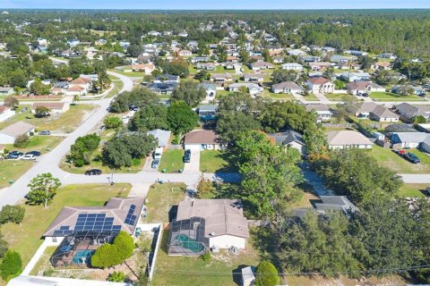 House in Deltona, Florida 3 bedrooms, 133.78 sq.m. № 2094448 - photo 29