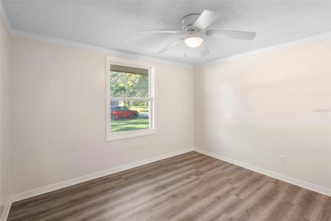 House in Deltona, Florida 3 bedrooms, 133.78 sq.m. № 2094448 - photo 16