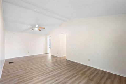 House in Deltona, Florida 3 bedrooms, 133.78 sq.m. № 2094448 - photo 10