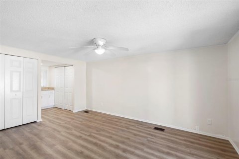 House in Deltona, Florida 3 bedrooms, 133.78 sq.m. № 2094448 - photo 13