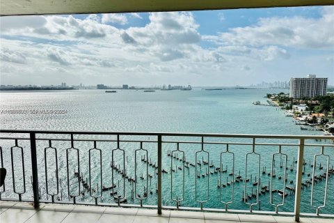 Condo in Miami, Florida, 2 bedrooms  № 1994601 - photo 6
