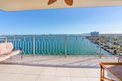 Condo in Miami, Florida, 2 bedrooms  № 1994601 - photo 8