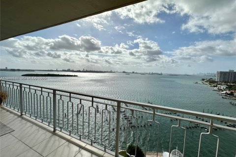 Condo in Miami, Florida, 2 bedrooms  № 1994601 - photo 5