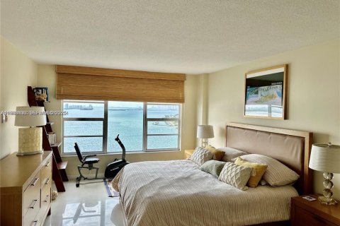 Condo in Miami, Florida, 2 bedrooms  № 1994601 - photo 11