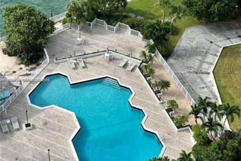 Condo in Miami, Florida, 2 bedrooms  № 1994601 - photo 4