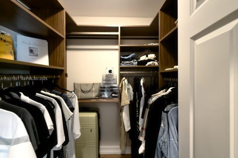 Снять в аренду виллу или дом в Форт-Лодердейл, Флорида 5 спален, 258.27м2, № 1986331 - фото 25