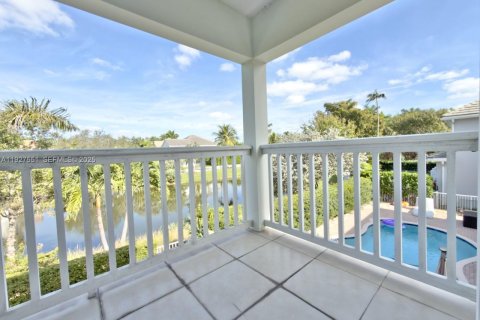 Снять в аренду виллу или дом в Форт-Лодердейл, Флорида 5 спален, 258.27м2, № 1986331 - фото 13