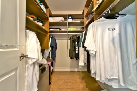 Снять в аренду виллу или дом в Форт-Лодердейл, Флорида 5 спален, 258.27м2, № 1986331 - фото 26