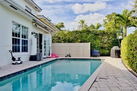 Снять в аренду виллу или дом в Форт-Лодердейл, Флорида 5 спален, 258.27м2, № 1986331 - фото 15