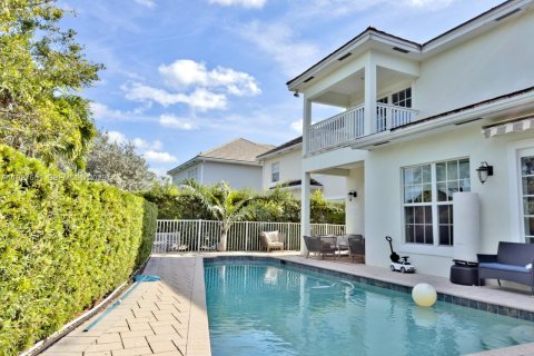 Снять в аренду виллу или дом в Форт-Лодердейл, Флорида 5 спален, 258.27м2, № 1986331 - фото 2