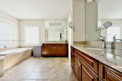 Снять в аренду виллу или дом в Форт-Лодердейл, Флорида 5 спален, 258.27м2, № 1986331 - фото 11