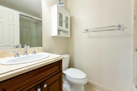 Снять в аренду виллу или дом в Форт-Лодердейл, Флорида 5 спален, 258.27м2, № 1986331 - фото 24