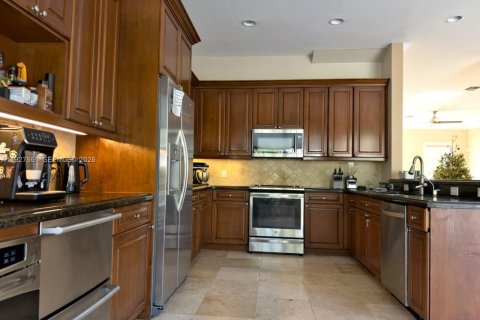 Снять в аренду виллу или дом в Форт-Лодердейл, Флорида 5 спален, 258.27м2, № 1986331 - фото 4