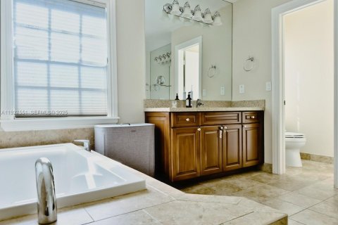 Снять в аренду виллу или дом в Форт-Лодердейл, Флорида 5 спален, 258.27м2, № 1986331 - фото 12