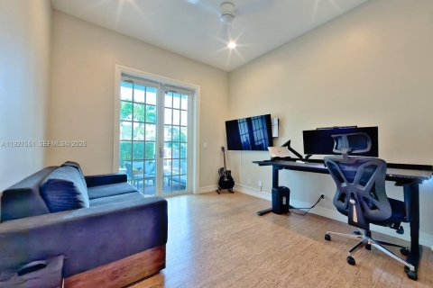 Снять в аренду виллу или дом в Форт-Лодердейл, Флорида 5 спален, 258.27м2, № 1986331 - фото 17