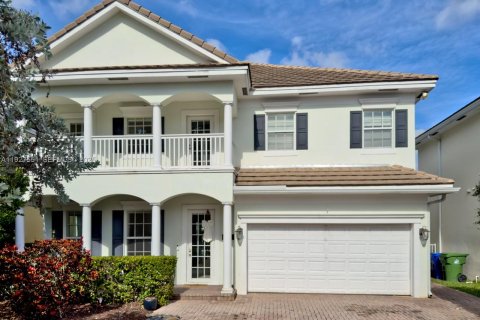 Снять в аренду виллу или дом в Форт-Лодердейл, Флорида 5 спален, 258.27м2, № 1986331 - фото 1
