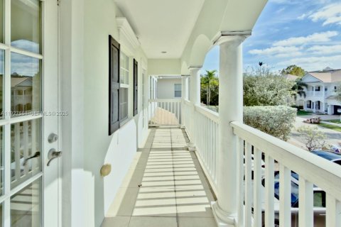 Снять в аренду виллу или дом в Форт-Лодердейл, Флорида 5 спален, 258.27м2, № 1986331 - фото 7