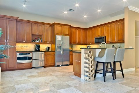 Снять в аренду виллу или дом в Форт-Лодердейл, Флорида 5 спален, 258.27м2, № 1986331 - фото 3