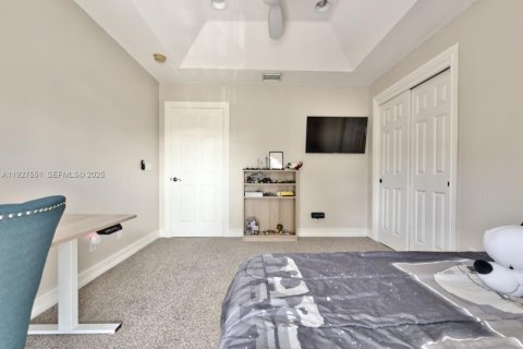 Снять в аренду виллу или дом в Форт-Лодердейл, Флорида 5 спален, 258.27м2, № 1986331 - фото 18