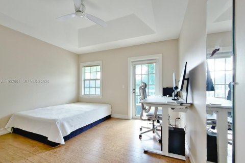 Снять в аренду виллу или дом в Форт-Лодердейл, Флорида 5 спален, 258.27м2, № 1986331 - фото 16