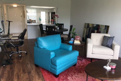 Снять в аренду кондоминиум в Халландейл-Бич, Флорида 1 спальня, 99.5м2, № 1963424 - фото 5