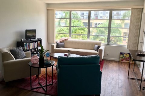 Снять в аренду кондоминиум в Халландейл-Бич, Флорида 1 спальня, 99.5м2, № 1963424 - фото 11