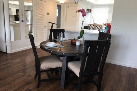 Снять в аренду кондоминиум в Халландейл-Бич, Флорида 1 спальня, 99.5м2, № 1963424 - фото 9