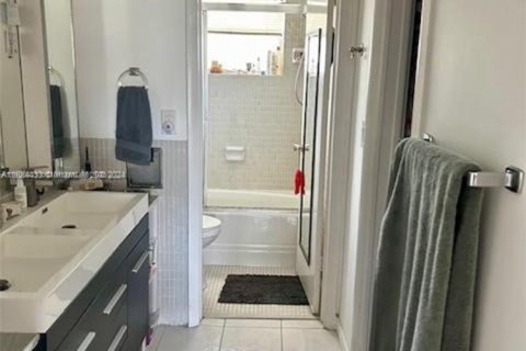 Снять в аренду кондоминиум в Халландейл-Бич, Флорида 1 спальня, 99.5м2, № 1963424 - фото 8