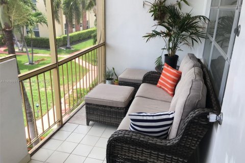 Снять в аренду кондоминиум в Халландейл-Бич, Флорида 1 спальня, 99.5м2, № 1963424 - фото 3