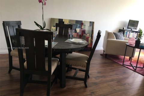 Снять в аренду кондоминиум в Халландейл-Бич, Флорида 1 спальня, 99.5м2, № 1963424 - фото 7