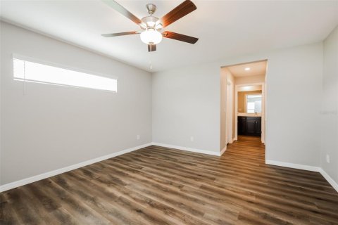 Villa ou maison à vendre à North Port, Floride: 4 chambres, 170.29 m2 № 2144409 - photo 8