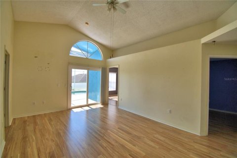 House in Davenport, Florida 4 bedrooms, 130.25 sq.m. № 1907297 - photo 15