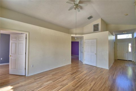 House in Davenport, Florida 4 bedrooms, 130.25 sq.m. № 1907297 - photo 18