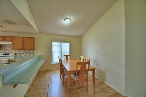 House in Davenport, Florida 4 bedrooms, 130.25 sq.m. № 1907297 - photo 7