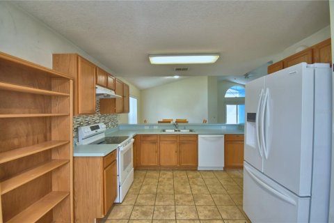 House in Davenport, Florida 4 bedrooms, 130.25 sq.m. № 1907297 - photo 12