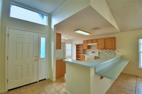 House in Davenport, Florida 4 bedrooms, 130.25 sq.m. № 1907297 - photo 5