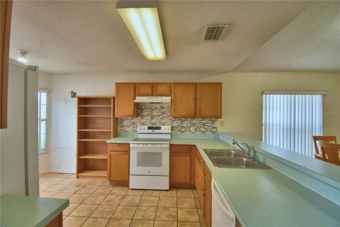 House in Davenport, Florida 4 bedrooms, 130.25 sq.m. № 1907297 - photo 9