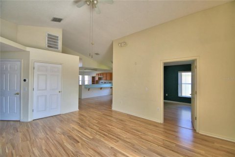 House in Davenport, Florida 4 bedrooms, 130.25 sq.m. № 1907297 - photo 17