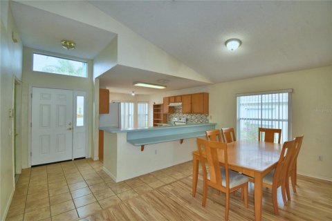 House in Davenport, Florida 4 bedrooms, 130.25 sq.m. № 1907297 - photo 6
