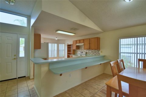 House in Davenport, Florida 4 bedrooms, 130.25 sq.m. № 1907297 - photo 10