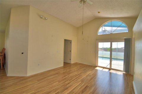 House in Davenport, Florida 4 bedrooms, 130.25 sq.m. № 1907297 - photo 16