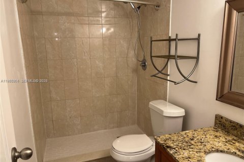 Condominio en alquiler en Hialeah, Florida, 2 dormitorios, 103.96 m2 № 2011112 - foto 13