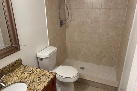 Condominio en alquiler en Hialeah, Florida, 2 dormitorios, 103.96 m2 № 2011112 - foto 12