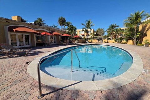 Condominio en alquiler en Hialeah, Florida, 2 dormitorios, 103.96 m2 № 2011112 - foto 25