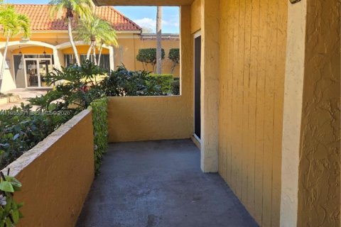 Condominio en alquiler en Hialeah, Florida, 2 dormitorios, 103.96 m2 № 2011112 - foto 22
