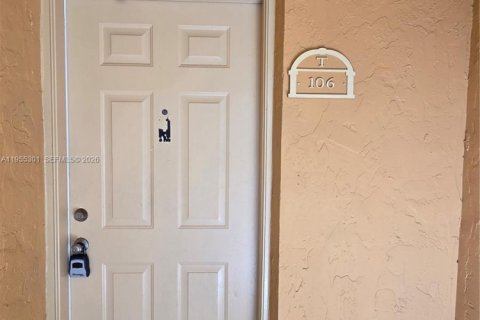 Condominio en alquiler en Hialeah, Florida, 2 dormitorios, 103.96 m2 № 2011112 - foto 17